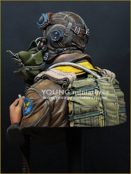 Young Miniatures YM1856 USAAF FIGHTER PILOT 1944 1/10 – image 5