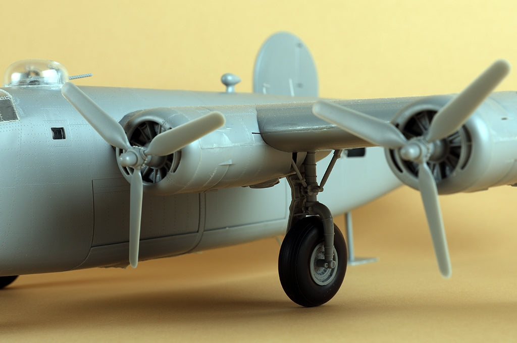 Hobby Boss 81774 Consolidated B-24J Liberator 1/48 – zdjęcie 16