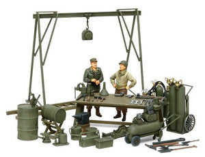Tamiya 25106 WWII US Field Maintenance Yard 1/35