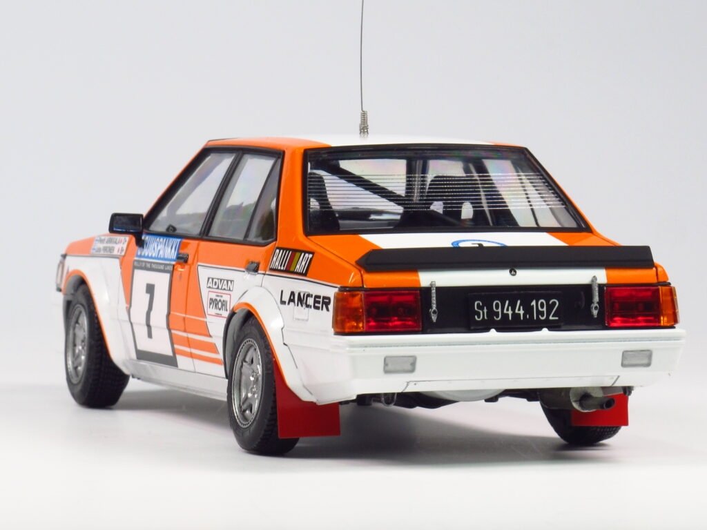 NuNu PN24018 MITSUBISHI LANCER TURBO 82 RALY 1000 LAKES 1/24 – zdjęcie 8