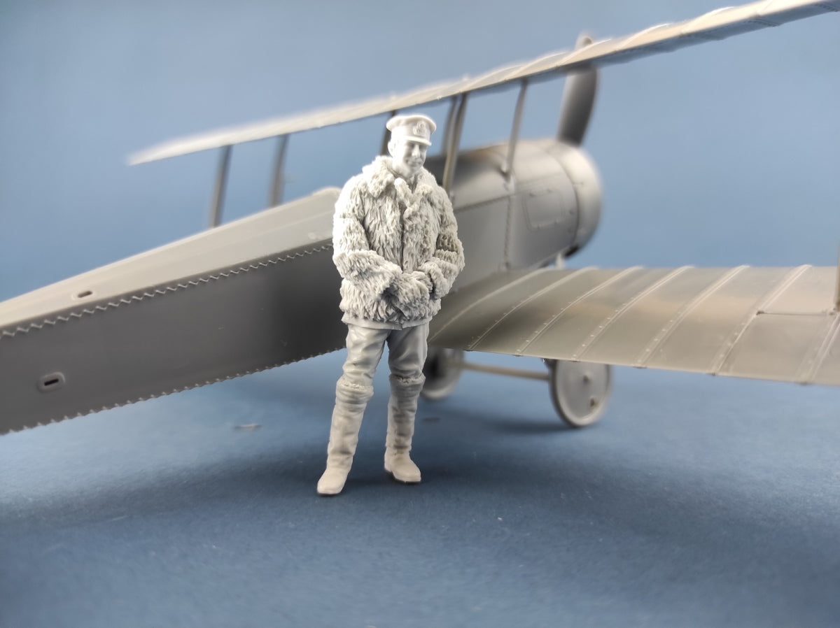 Copper State Models F32-051 RNAS Pilot in Fur Coat 1/32 – zdjęcie 2
