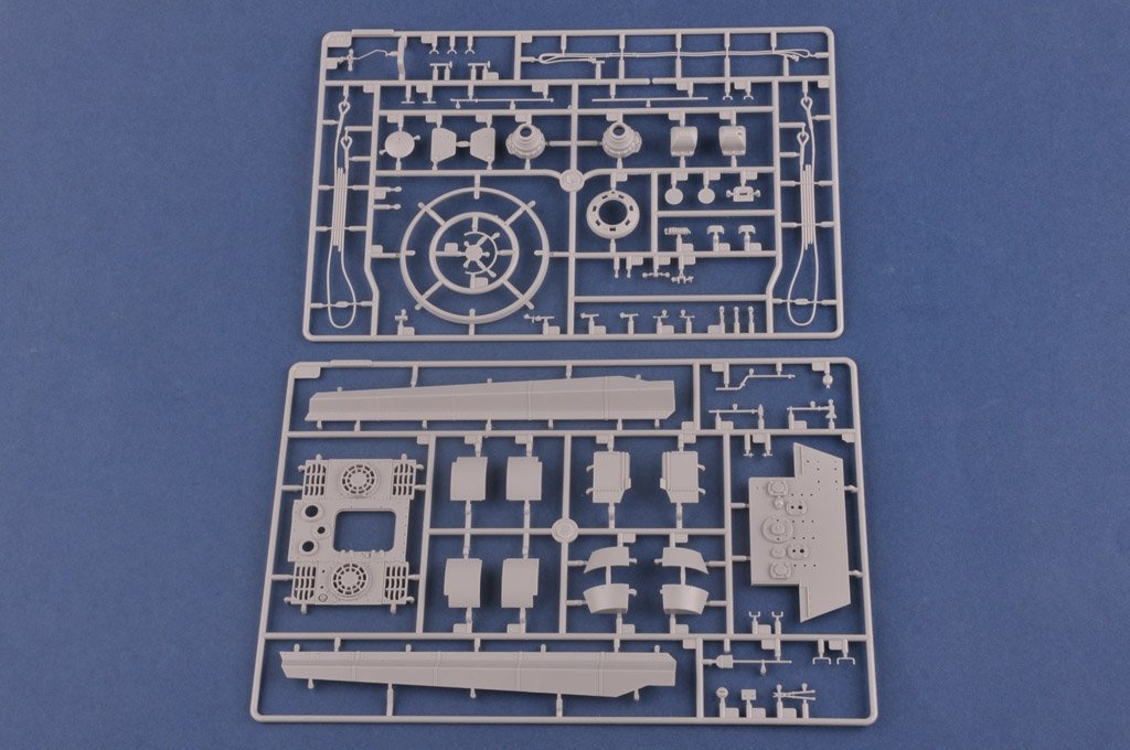 Hobby Boss 84533 Pz.Kpfw.VI Sd.Kfz.182 Tiger II (Henschel July-1945 Production) 1/35 – image 13