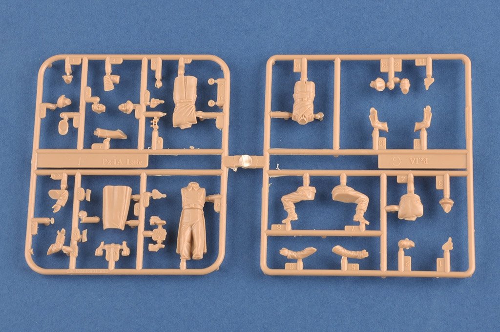 Hobby Boss 84419 German Panzer Crew Set 1/35 – zdjęcie 4