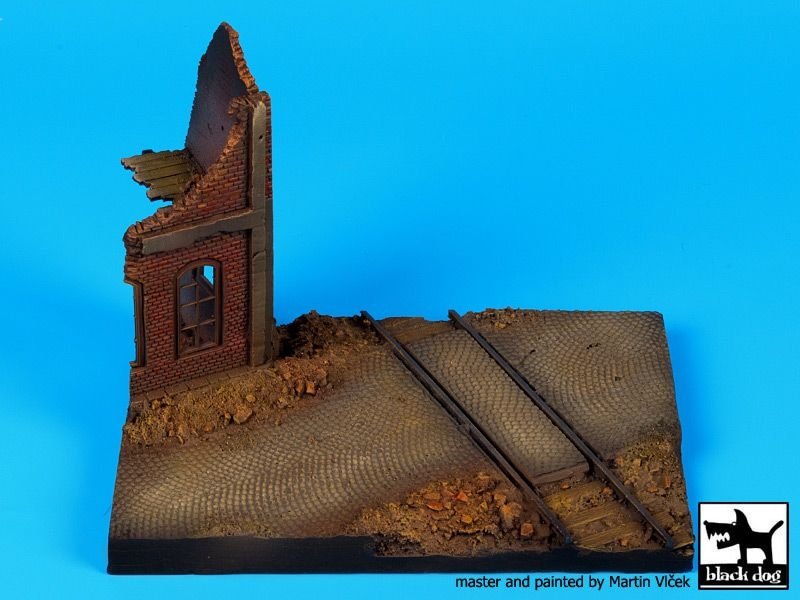 Black Dog D72018 Ruined house with railway crossing base 1/72 – zdjęcie 5