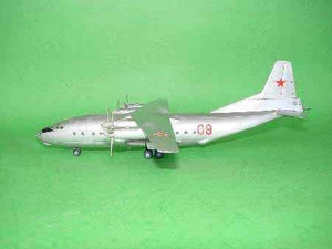 Trumpeter 04001 AntonovAn-12BK Cub 1/100 – image 5