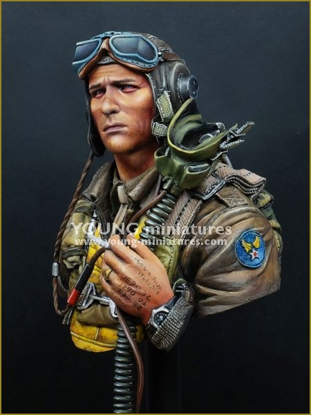 Young Miniatures YM1856 USAAF FIGHTER PILOT 1944 1/10 – image 3