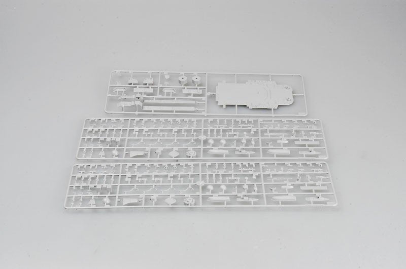 Trumpeter 04520 Russian Cruiser Admiral Ushakov (ex-Kirov) 1/350 – image 4