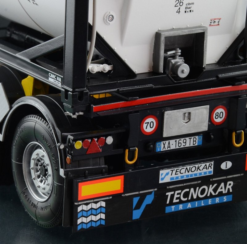 Italeri 3929 TECNOKAR TRAILER WITH 20 TANK 1/24 – image 15