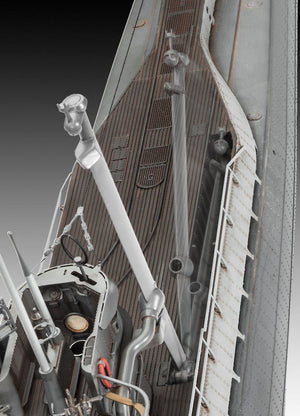 Revell 05133 German Submarine Type IX C/40 – image 3