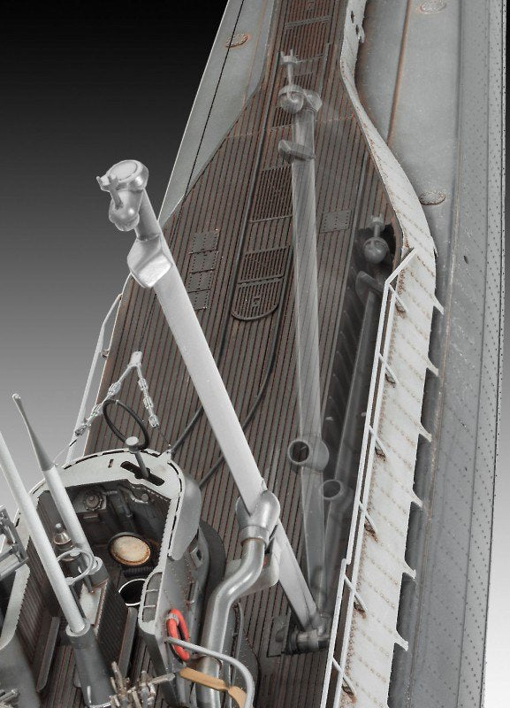 Revell 05133 German Submarine Type IX C/40 – image 3