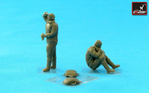 Armory Models F7224c RAF WWII crewmen in high altitude outfit – “Waiting…” 1/72 – zdjęcie 4