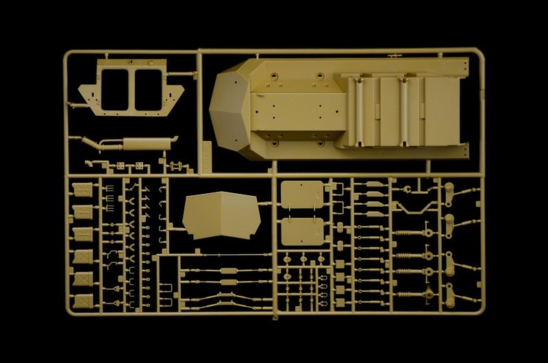 Italeri 6588 LAV-AT 1/35 – image 4