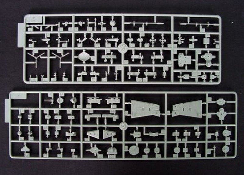 Trumpeter 05710 USSR Navy P. Velikiy Battle Cruiser 1/700 – image 8