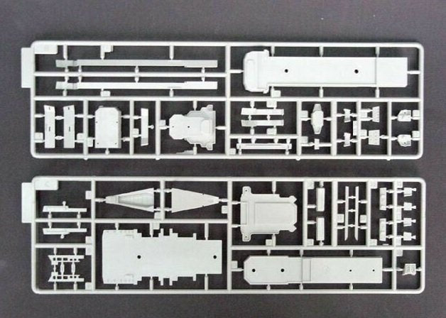 Trumpeter 05708 USSR Frunze Battle Cruiser 1/700 – image 6