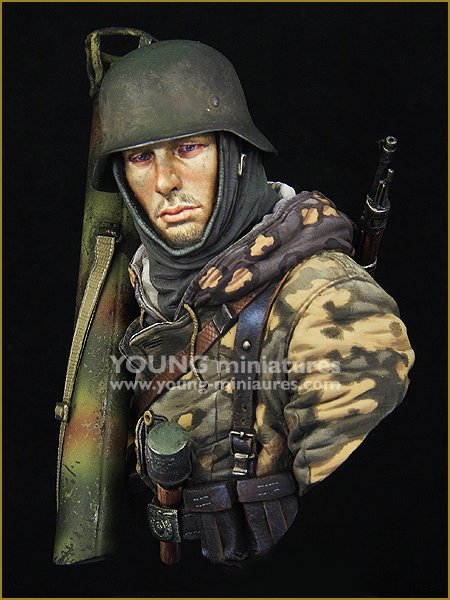 Young Miniatures YM1865 German Waffen SS with Panzerschreck 1/10 – Bild 2