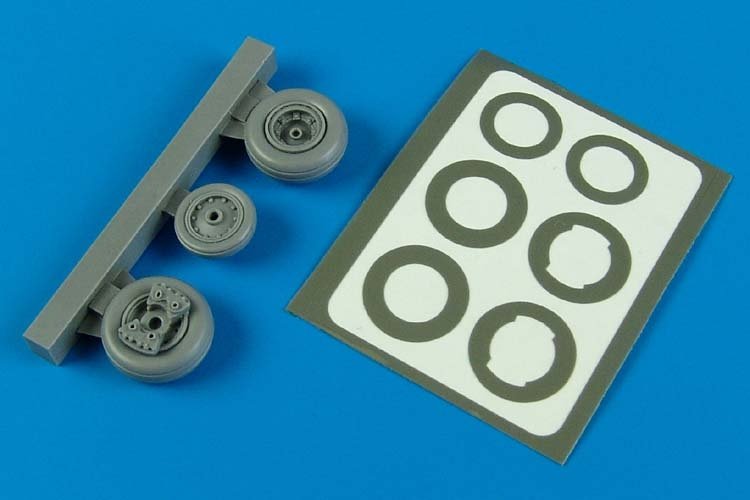 Aires 4592 T-28 Trojan wheels & paint masks 1/48 Roden