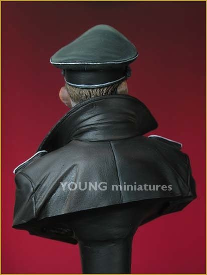 Young Miniatures YM1811 SS TOTENKOPF OFFICER WWII 1/10 – zdjęcie 3