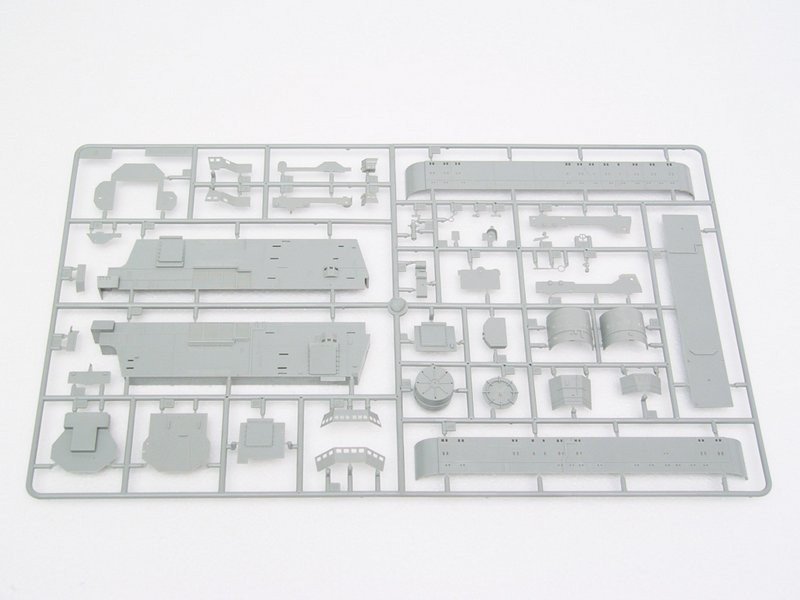 Trumpeter 05606 USSR Admiral Kuznetsov aircraft carrier 1/350 – image 22
