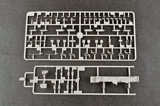 Trumpeter 06710 German Navy Aircraft Carrier DKM Peter Strasser 1/700 – immagine 8