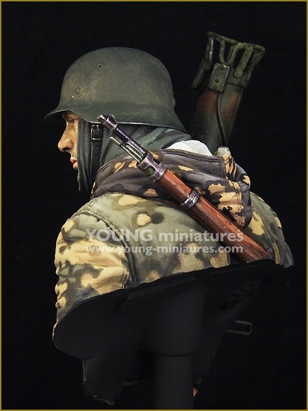 Young Miniatures YM1865 German Waffen SS with Panzerschreck 1/10 – Bild 5