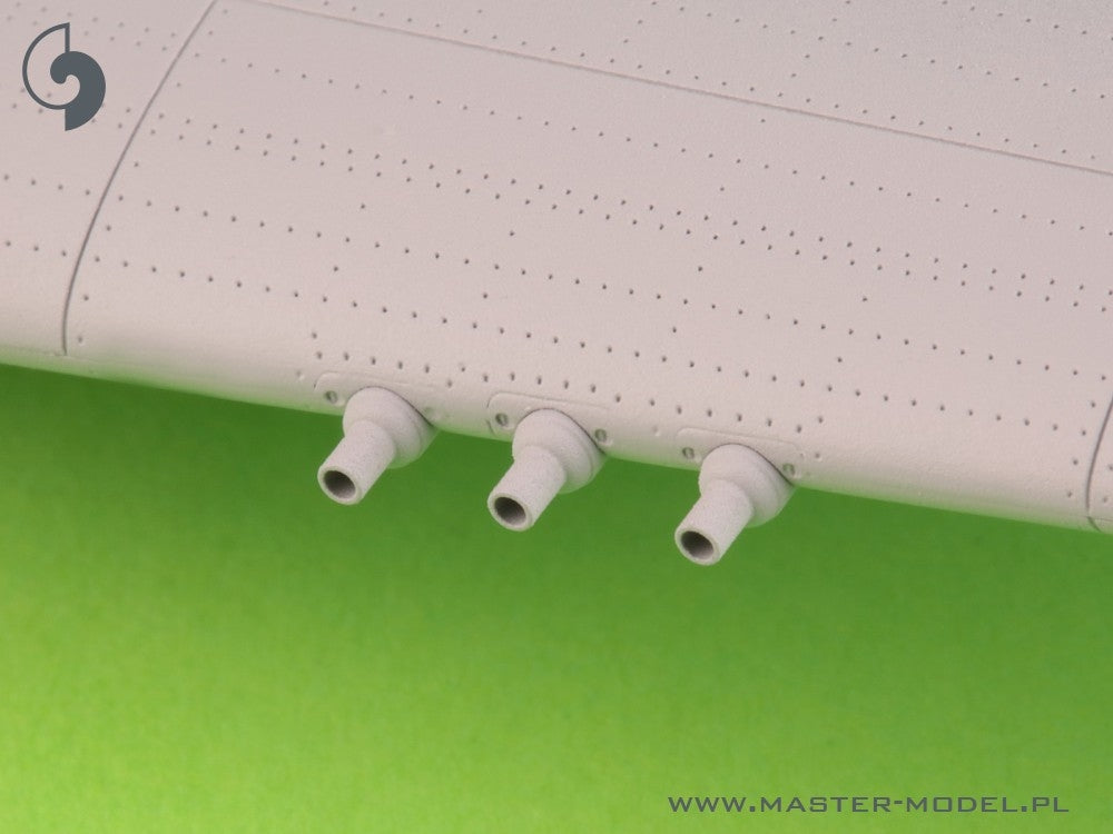 Master AM-48-180 Curtiss P-40 E - sight, pitot tube and fairings for Browning .50 machine guns with resin mount for EDUARD 1/48 model – image 5