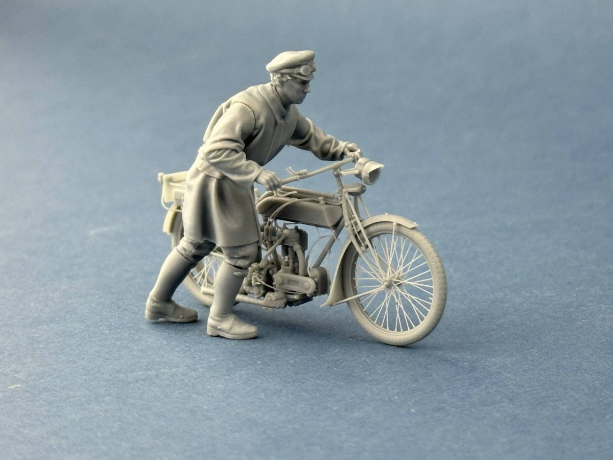 Copper State Models F32-065 British Dispatch Rider pushing his motorcycle (Motorcycle not included) 1/32 – zdjęcie 3