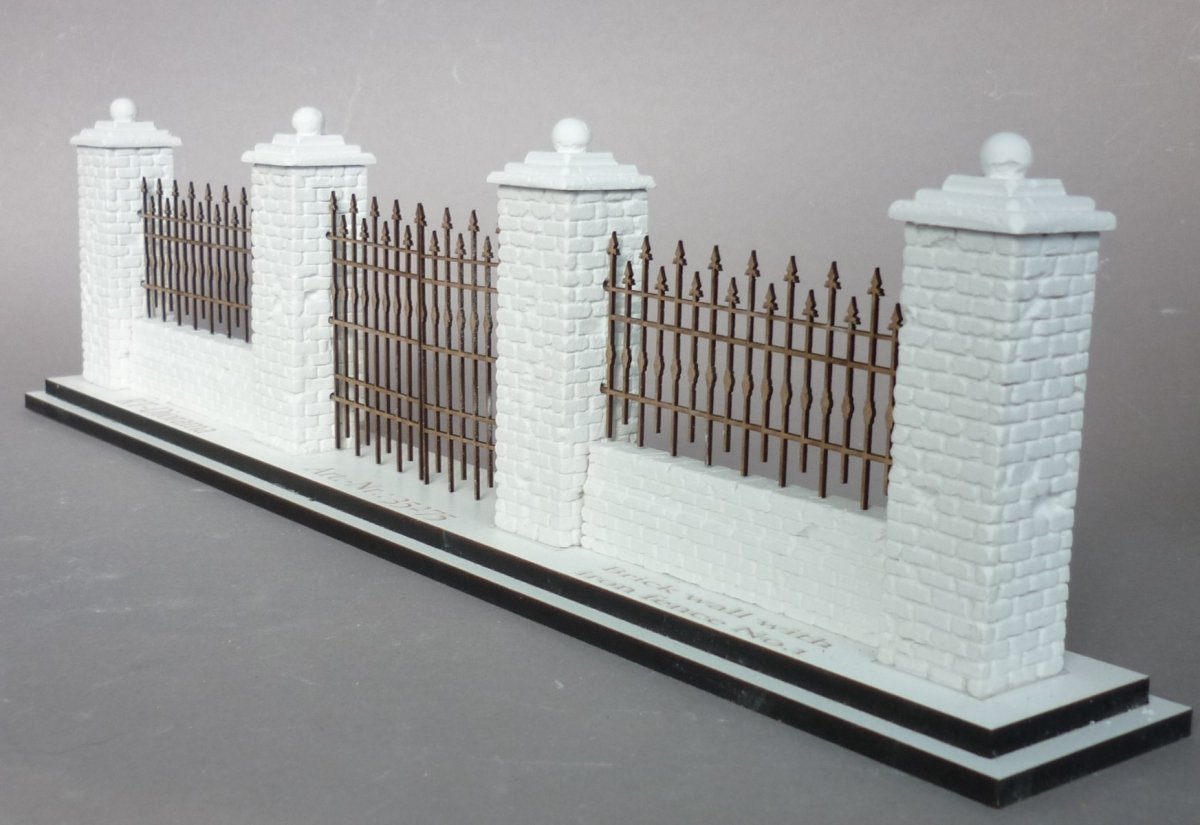 RT-Diorama 35275 Brick wall with Fence 1/35 – image 3