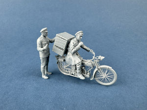 Copper State Models F35-059 British Dispatch Rider taking carrier pigeons to the front line ( Motorcycle not included) 1/35 – Bild 2