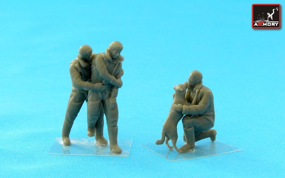 Armory Models F7224b RAF WWII crewman in high altitude outfit – “Friends” 1/72 – zdjęcie 2