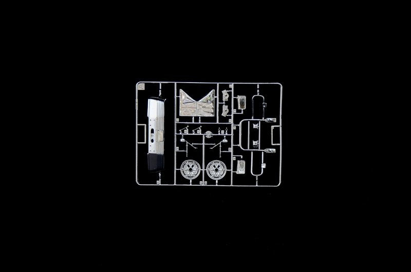 Italeri 3925 FREIGHTLINER FLD 120 SPECIAL 1/24 – image 5