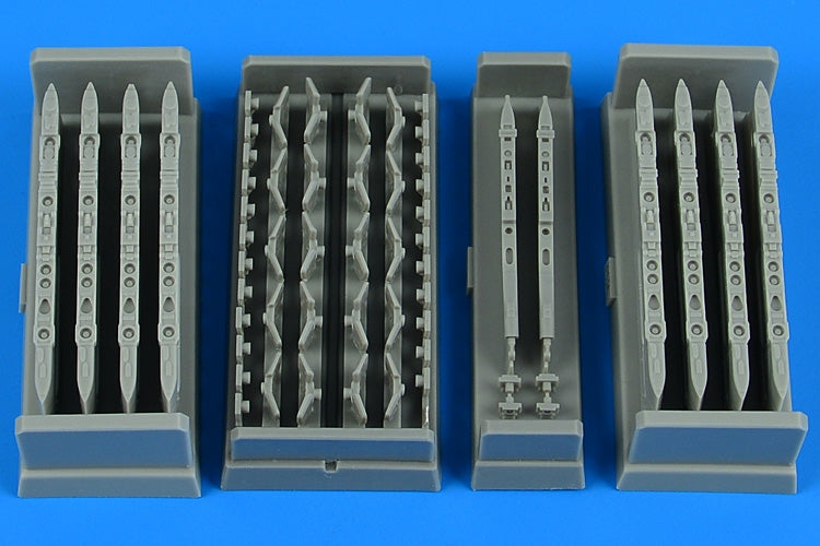 Aires 4907 Su-25 Frogfoot wing pylons - early 1/48 Zvezda