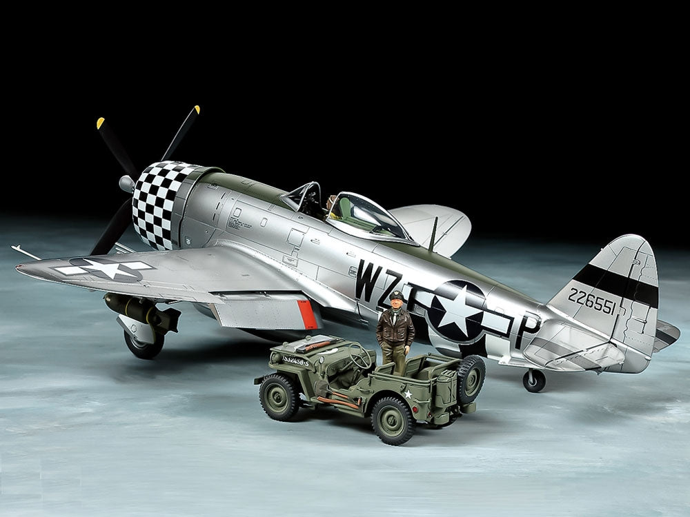 Tamiya 25214 P-47D Republic P-47D Thunderbolt &amp;quot;Bubbletop&amp;quot; &amp;amp; 1/4 ton 4x4 Light Vehicle Set 1/48