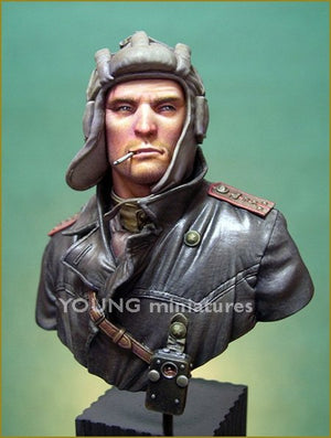 Young Miniatures YM1823 SOVIET TANK COMMANDER 1944 1/10 – image 3