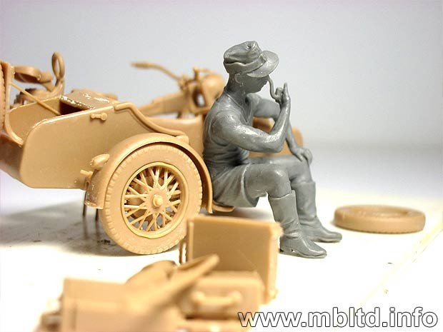 Master Box 3560 German motocycle repair team 1/35 – zdjęcie 11