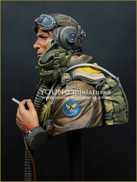 Young Miniatures YM1856 USAAF FIGHTER PILOT 1944 1/10 – image 4