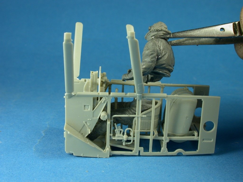 Copper State Models F32-038 Seated RFC Pilot in Sidcot suit 1/32 – image 6
