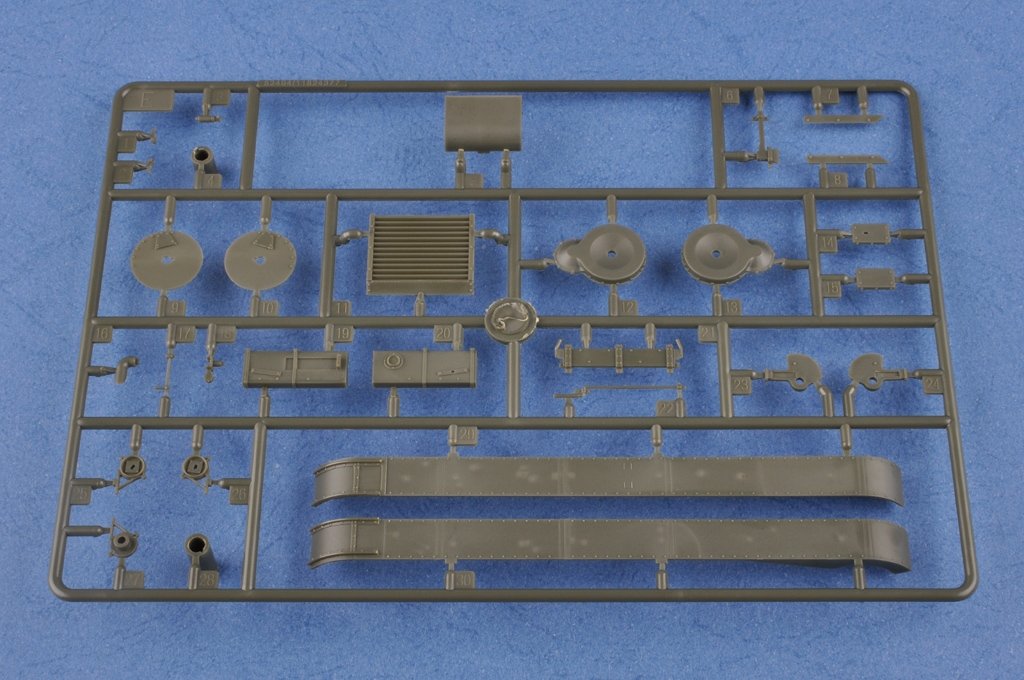 Hobby Boss 82495 Soviet T-26 Light Infantry Tank Mod.1933 1/35 – image 5