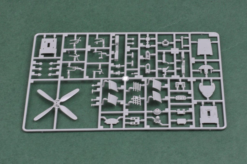 Hobby Boss 80387 F4U-4 Corsair Late version 1/48 – zdjęcie 7