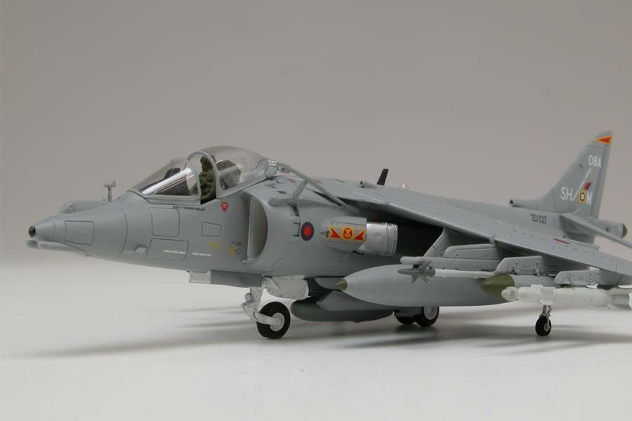 Airfix 55300A BAe Harrier GR9A Starter Set 1/72 – image 2