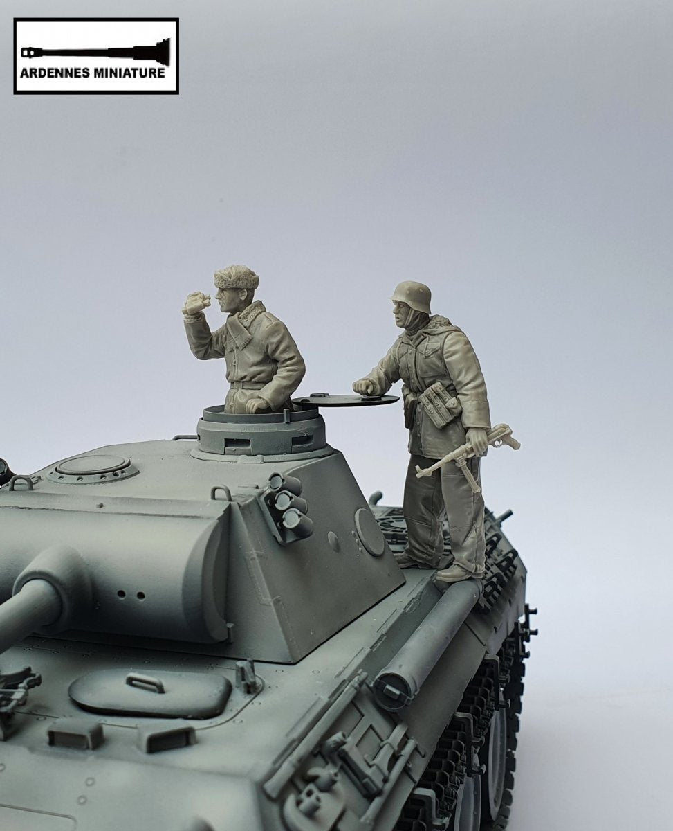 Ardennes Miniature 35020 WW2 PANZER COMMANDER AND GERMAN SOLDIER 1/35 – zdjęcie 2