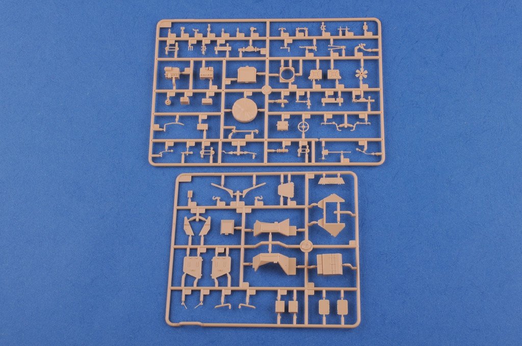 Hobby Boss 83817 German Sd.Kfz.223 Leichter Panzerspahwagen (1st Series) (1/35) – image 6