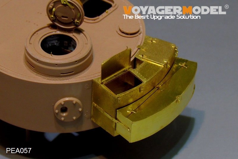 Voyager Model PEA057 WWII German Tiger I Stowage bin w/additional Stowage bin GP 1/35 – image 3
