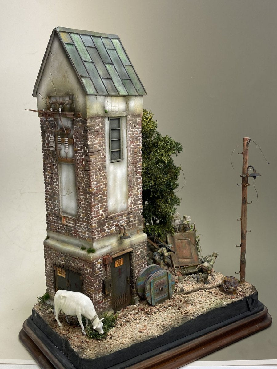 RT-Diorama 35026 Transformer House 1/35 – image 9