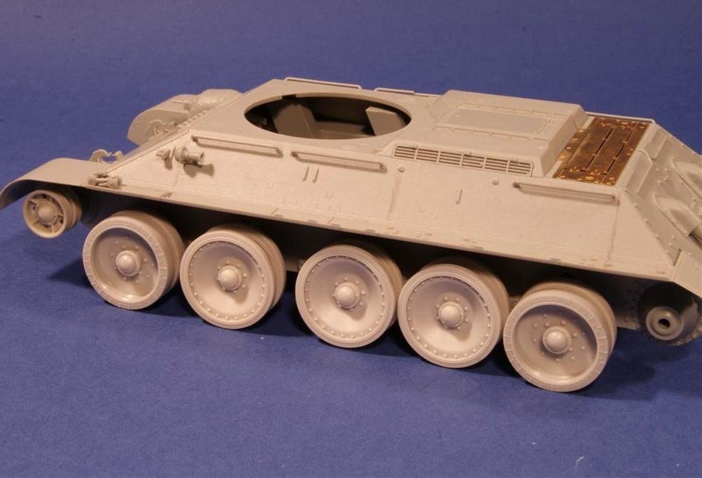 Panzer Art RE35-168 T-34 with captured “Panther” road wheels (112 Zavod and SPG SU-85/SU-100) 1/35 – image 3