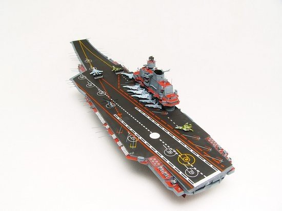 Trumpeter 05606 USSR Admiral Kuznetsov aircraft carrier 1/350 – image 5