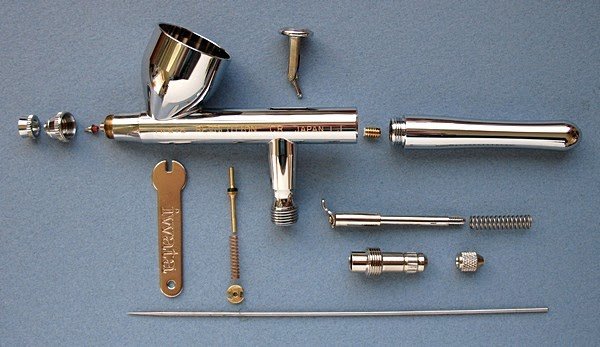 Iwata HP-CR Aerograf Revolution (0,3mm) – zdjęcie 2