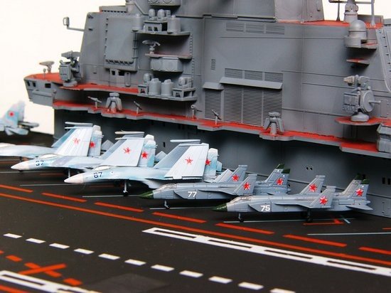 Trumpeter 05606 USSR Admiral Kuznetsov aircraft carrier 1/350 – image 8
