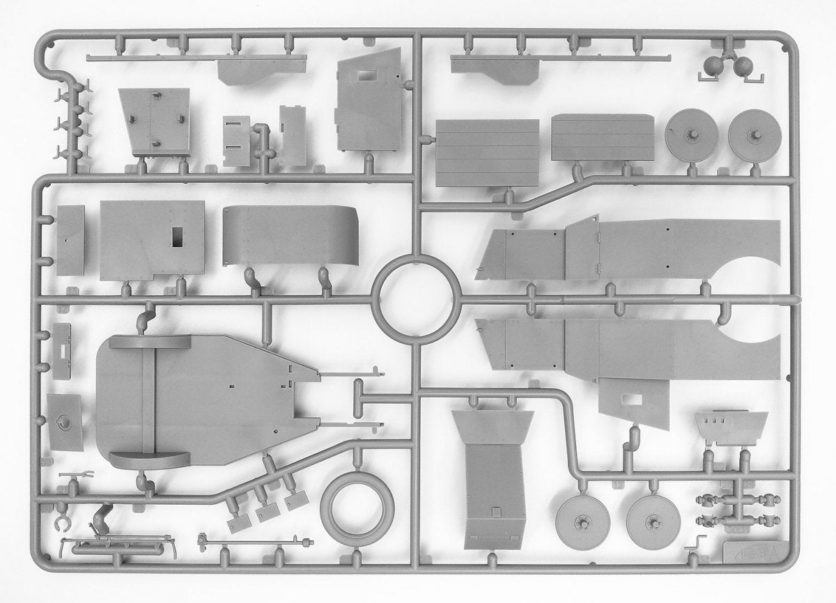 ICM 35670 Model T RNAS Armored Car with WWI British Tank Crew 1/35 – image 5