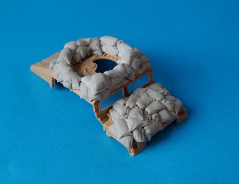 Panzer Art RE35-310 Humvee with sandbags armor (mobile check point) 1/35 – zdjęcie 2