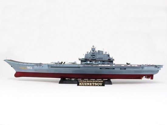 Trumpeter 05606 USSR Admiral Kuznetsov aircraft carrier 1/350 – image 6